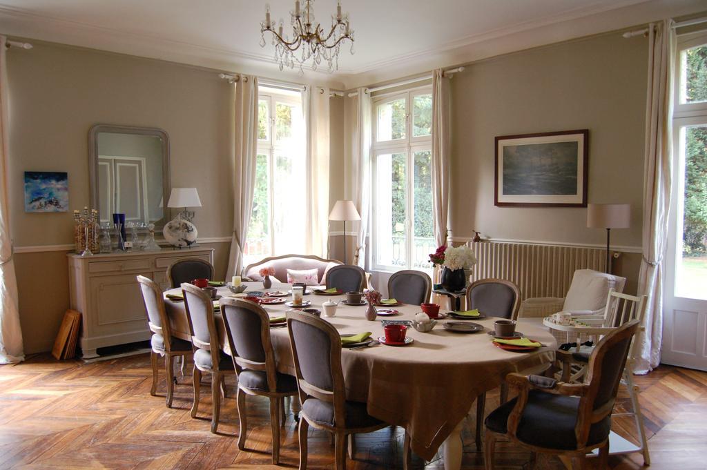 مبيت وإفطار Bornel Le Manoir Du Menillet المظهر الخارجي الصورة